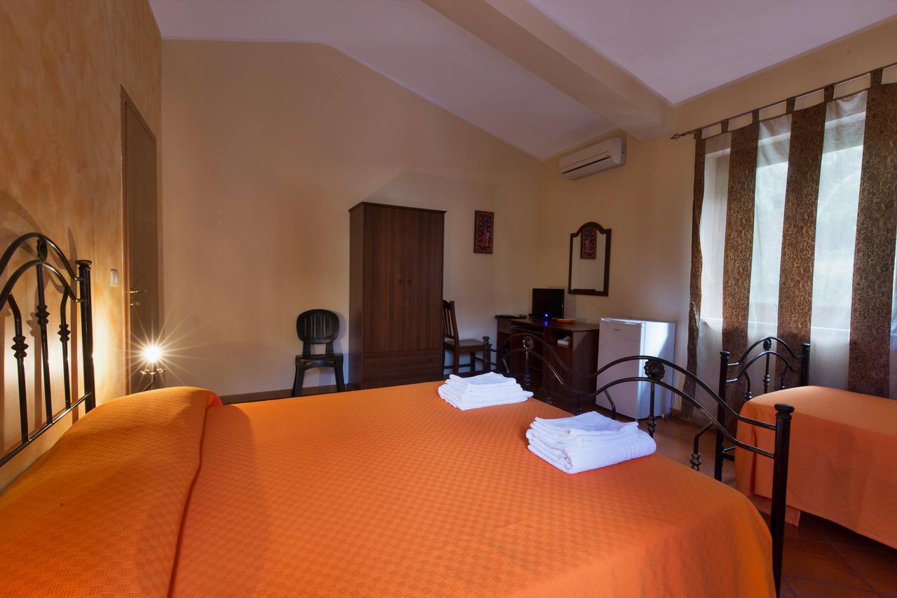 Turismo Rurale Il Sole Villa Sant'Angelo di Brolo Rum bild